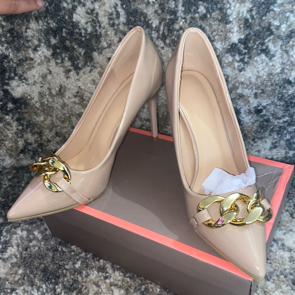 Not worn pointed shoes